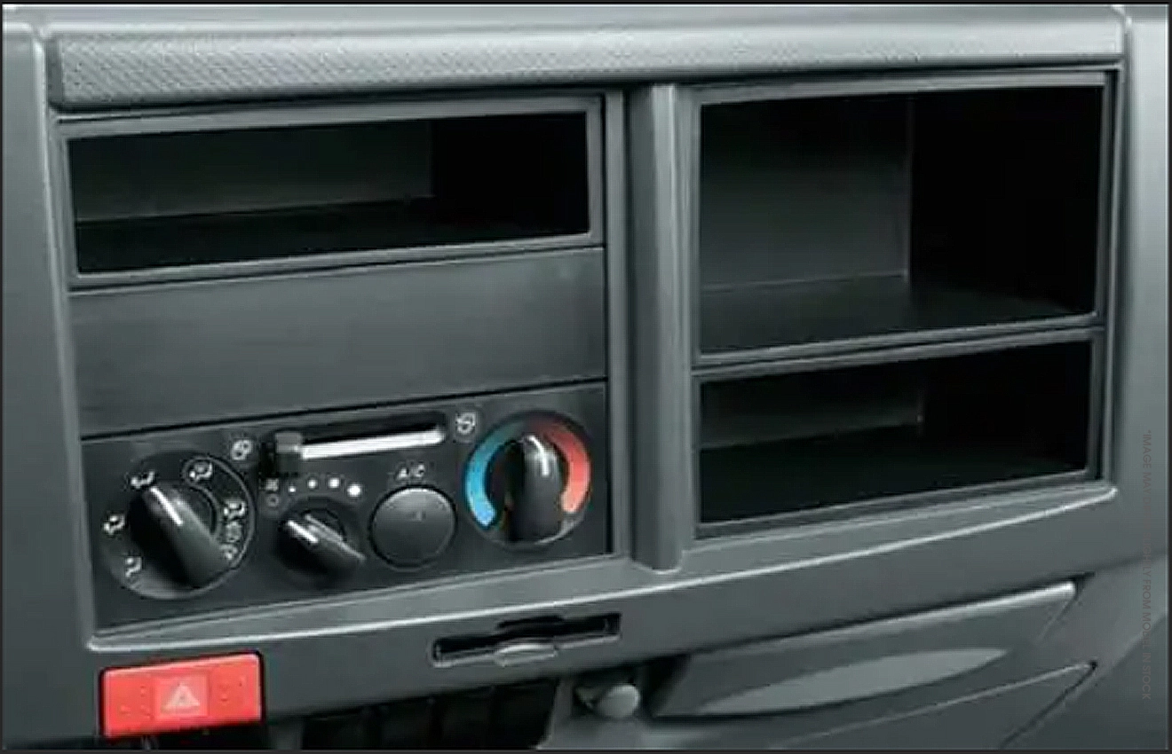 ISUZU CARGO TRUCK - Image 4